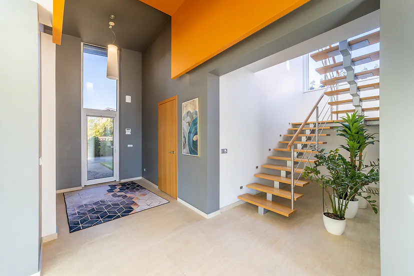 Entrance hall with stairs to the second floor