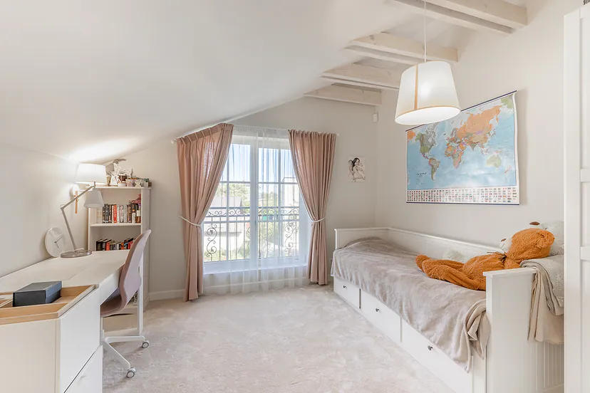 Child's room with a desk