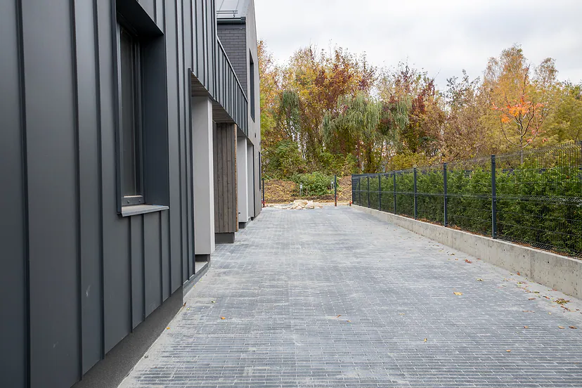 Path along the townhouse facade
