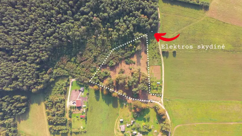 Sklypas iš oro su pažymėtomis ribomis ir užrašais